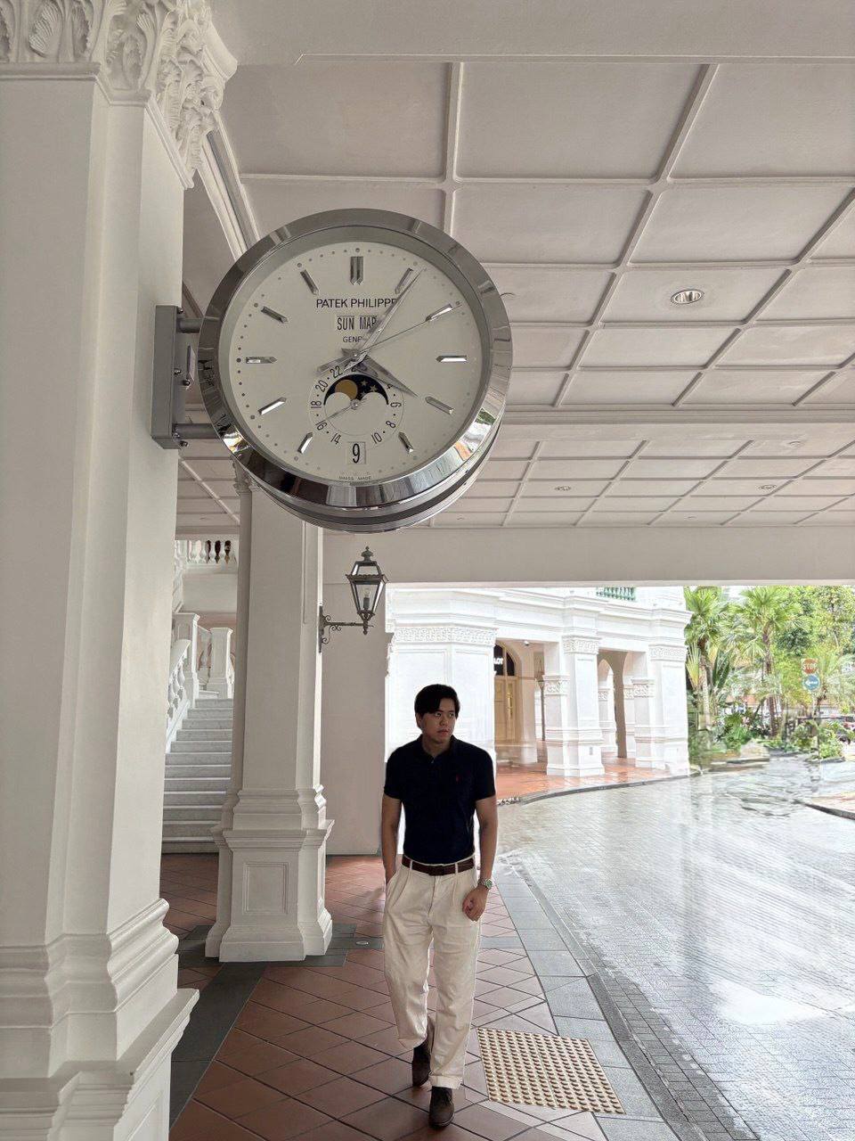Raffles Hotel taxi stand with colonial architecture